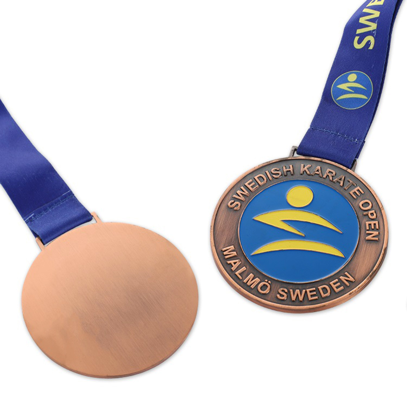 Bronzemedaille für Karate, Gold für Judo, Silber für Gymnastik, Humanitärer Dienst, Silber für Baseball