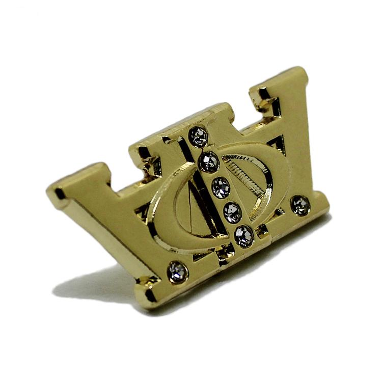 Anstecknadel aus Metall mit 3D-Kristallkrone