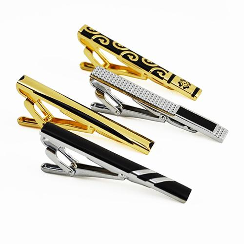 Krawattenklammer aus Metall in individuellem Design in Gold und Silber
