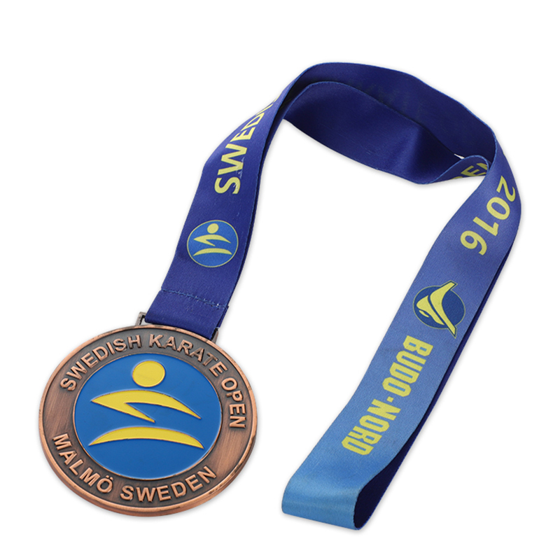 Bronzemedaille für Karate, Gold für Judo, Silber für Gymnastik, Humanitärer Dienst, Silber für Baseball