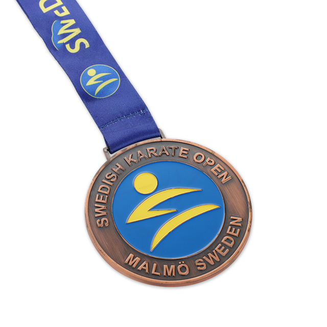 Bronzemedaille für Karate, Gold für Judo, Silber für Gymnastik, Humanitärer Dienst, Silber für Baseball