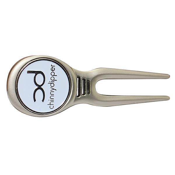 Vernickelter Golf Pitchgabel- und Hutclip mit individuellem Logo