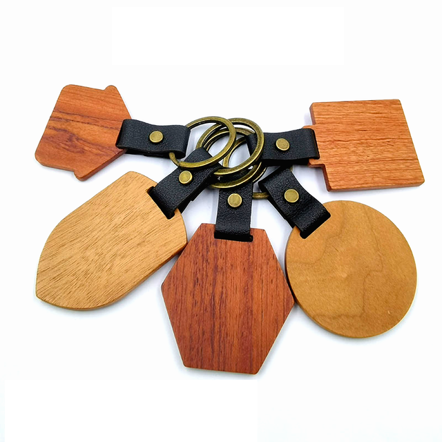 Personalisierter Schlüsselanhänger aus Leder und Holz mit leerem Namen in verschiedenen Stilen 