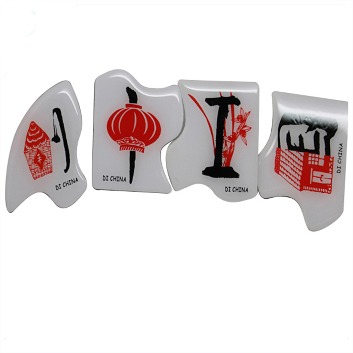 Unregelmäßig geformte Anstecknadel mit individuellem Logo und Offsetdruck
