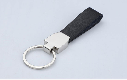 Schlüsselanhänger aus schwarzem Leder