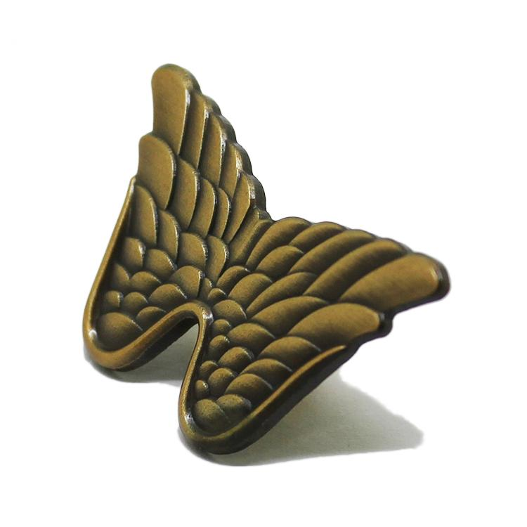 Antikgoldene 3D-Flügel-Anstecknadel