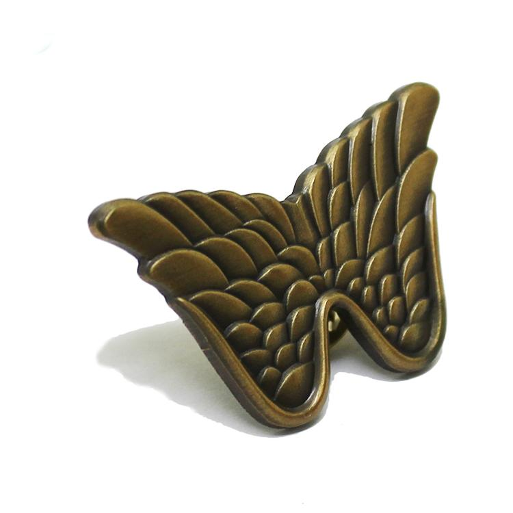 Antikgoldene 3D-Flügel-Anstecknadel