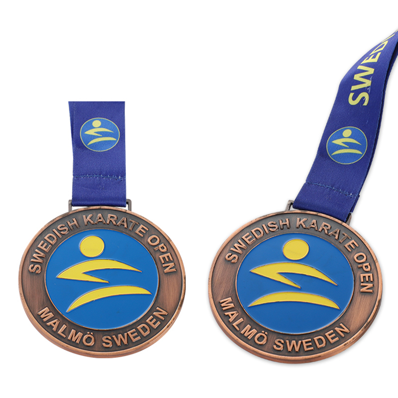 Bronzemedaille für Karate, Gold für Judo, Silber für Gymnastik, Humanitärer Dienst, Silber für Baseball
