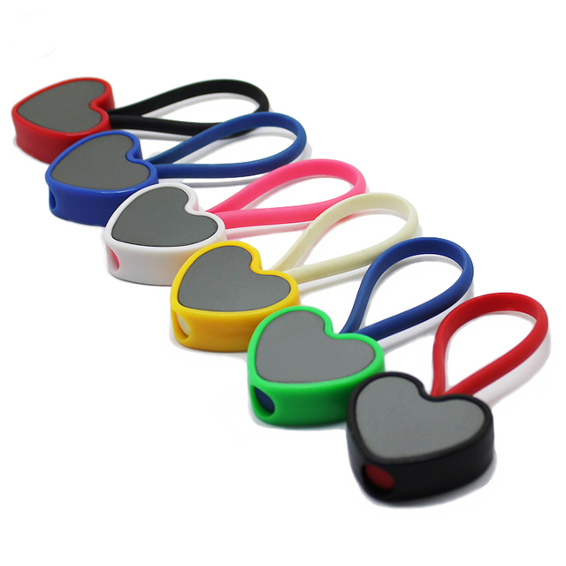 Maßgeschneiderte bunte herzförmige Hart-PVC-Schlüsselanhänger